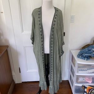 Easel Kimono